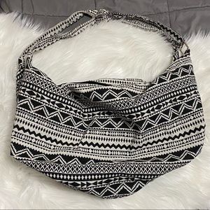 🌿2/$10 Claire’s Slouchy Aztec Pattern Duffle Bag